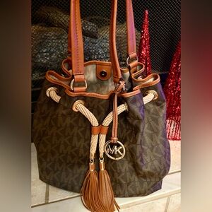 Michael Kors Marina drawstring bucket shoulder bag